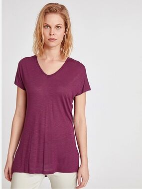 Peruvian Connection Plum V-Neck Short Sleeve Tee with Layered Hem S